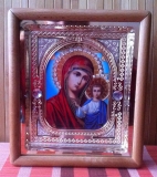 Киот с иконой Богородицы (Казанская) - орех