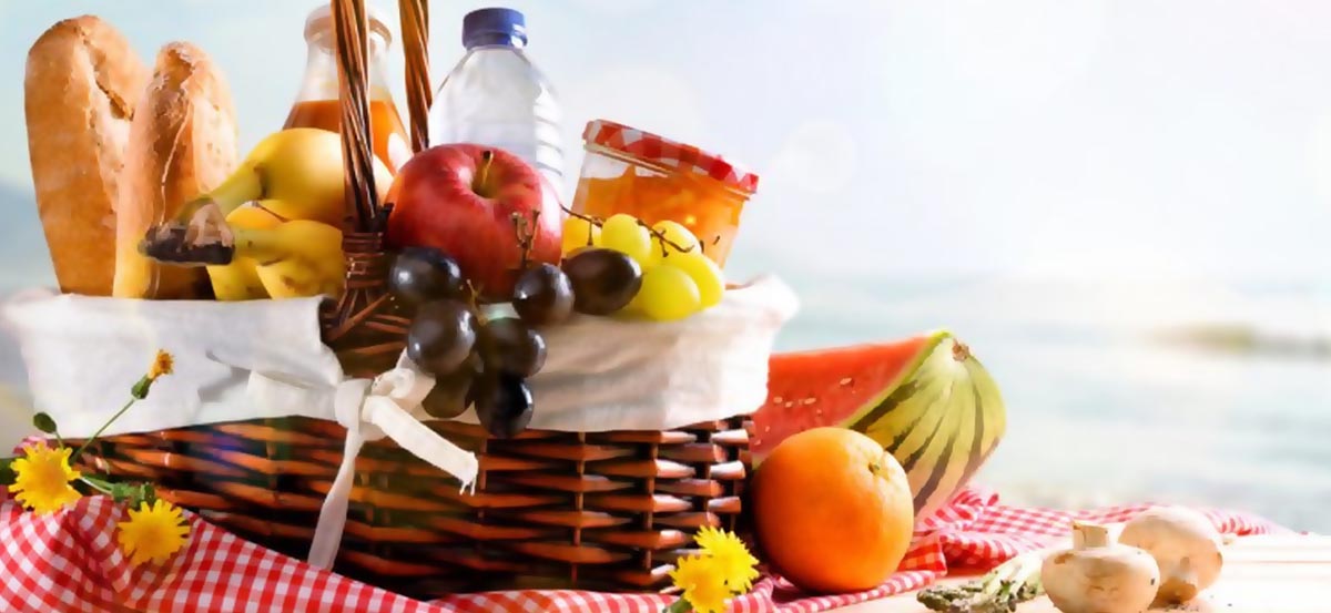 здоровые продукты питания на отдыхе или пляже